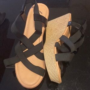 10W Lane Bryant Wedge Sandals with Elastic Strap around ankle